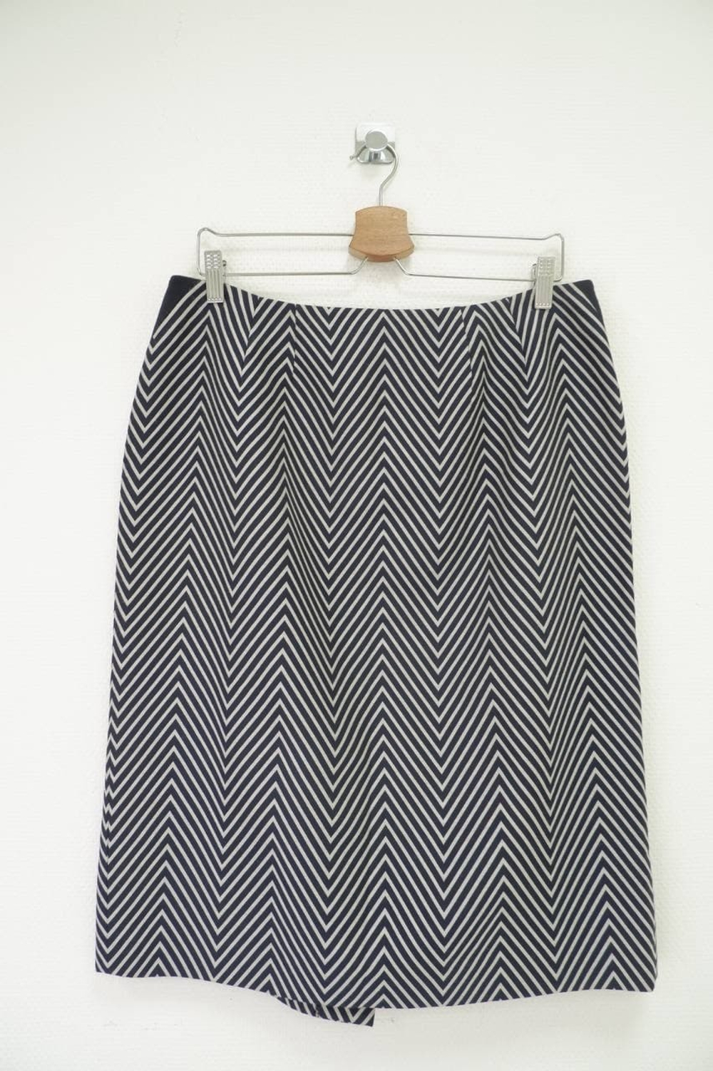 Костюм CATERINA LEMAN  деловой 48 размер