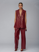 Женские кожаные брюки бордовые прямого кроя