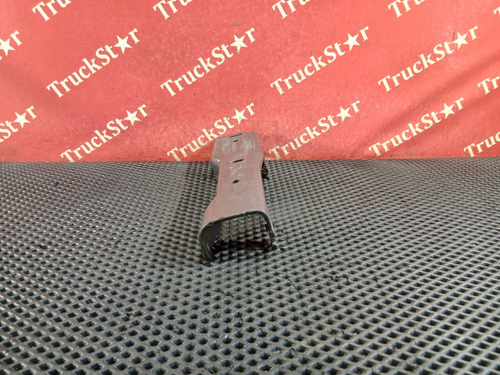 Кронштейн бампера левый 2017г.