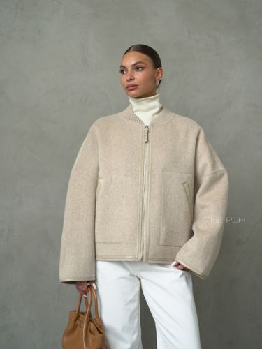 Бежевый шерстяной бомбер на молнии