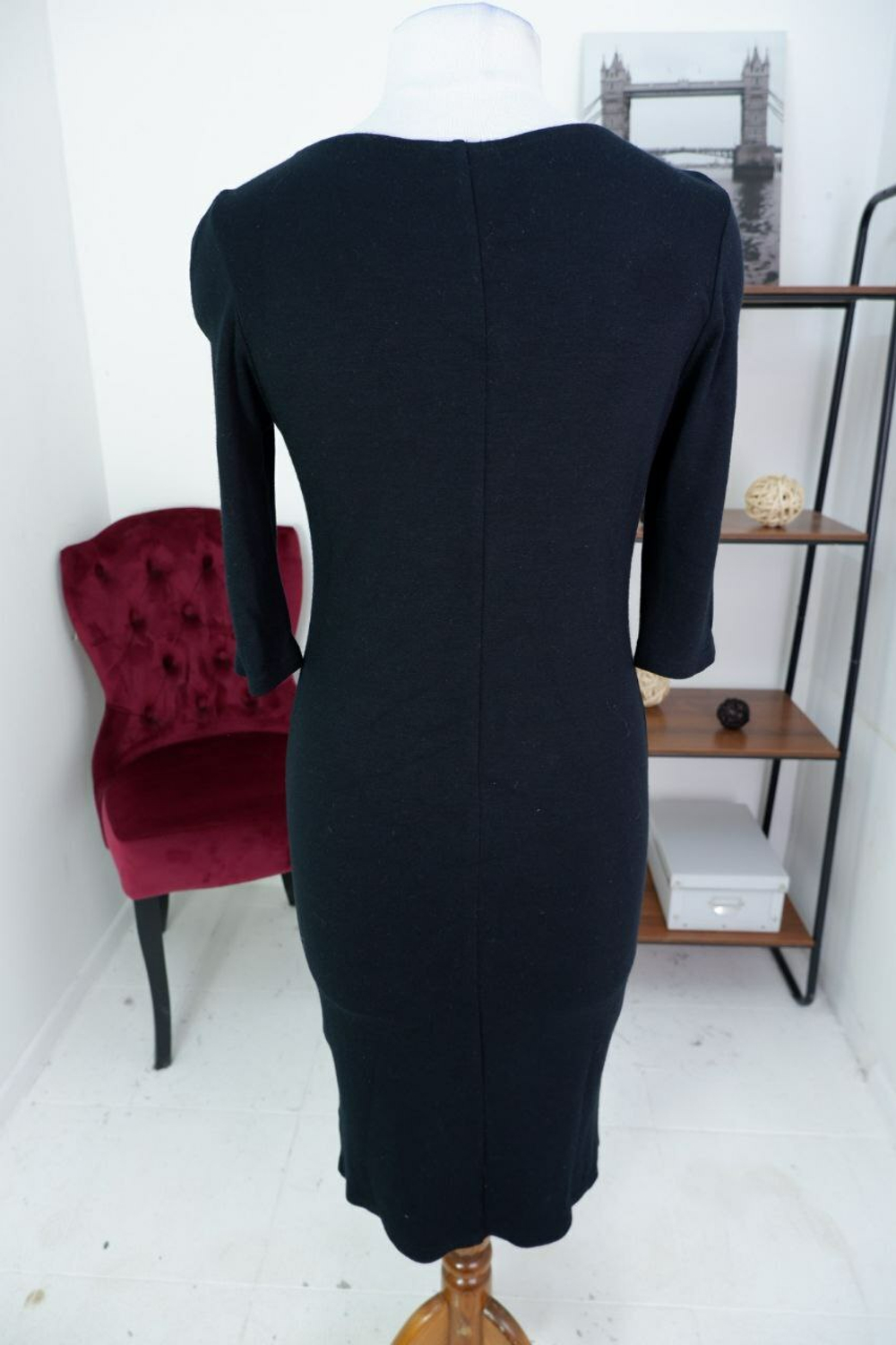 Платье Yessica лаконичное 42 размер