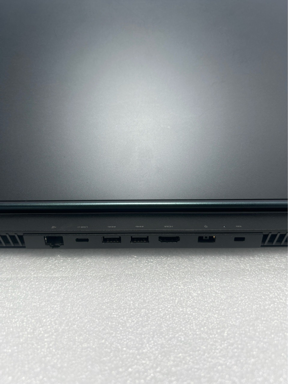 Ноутбук Lenovo Legion 5 15ARH05H (82B10083RU) 15.6"/AMD Ryzen 7 4800H /RAM 16 GB/SSD 512 GB/RTX2060/1920x1080/IPS 144 Hz/Windows 11/Подсветка кл-ры: LED/черный. Состояние: Уценка/маленькая трещина на топе/C1