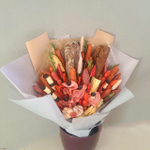 Съедобный букет с колбасками и сыром сулугуни