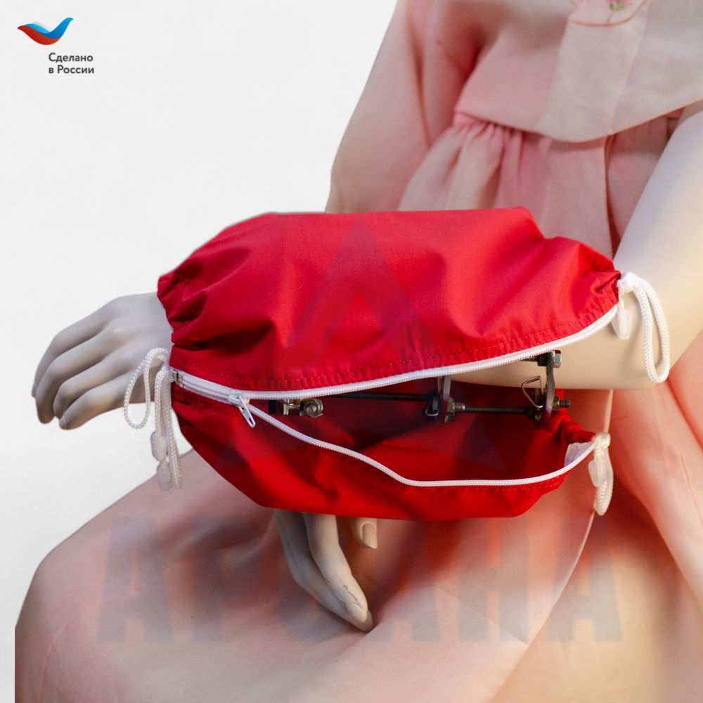 Чехол с открытой кистью на аппарат Илизарова. Ткань Сорочка. Цвет изделия - красный, молния белая. Размер PPO-9