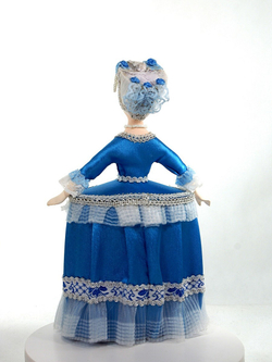 Кукла коллекционная Потешного промысла Шкатулка-футляр в костюме придворной дамы 18в. Европа