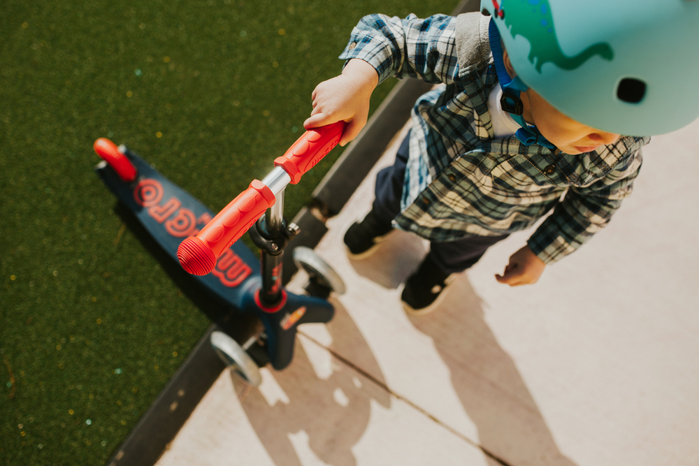 Самокат Mini Micro Deluxe LED Темно-синий