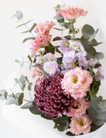 букет ко Дню матери в ягодных оттенках