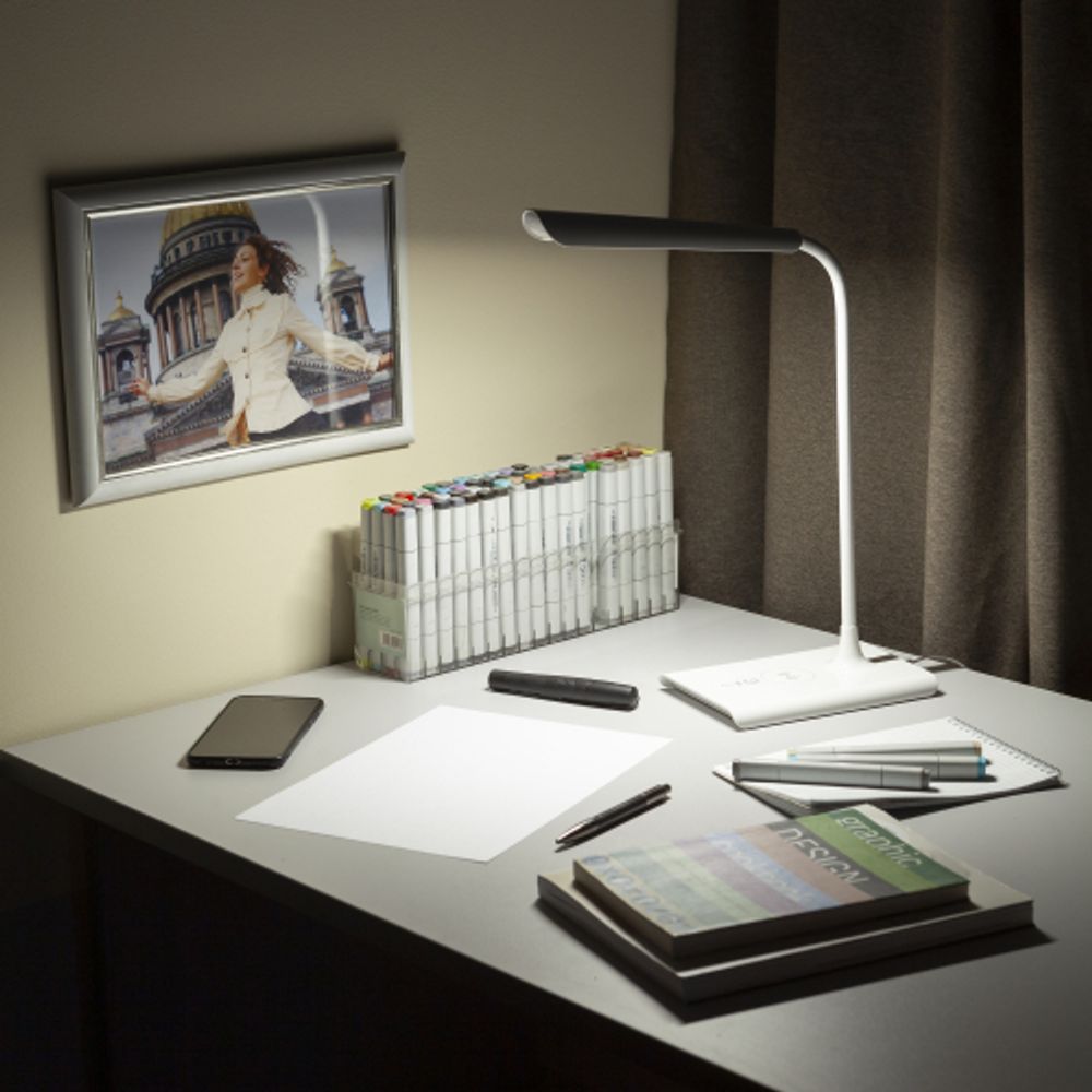 Настольный светильник ЭРА NLED-474-10W-W светодиодный белый