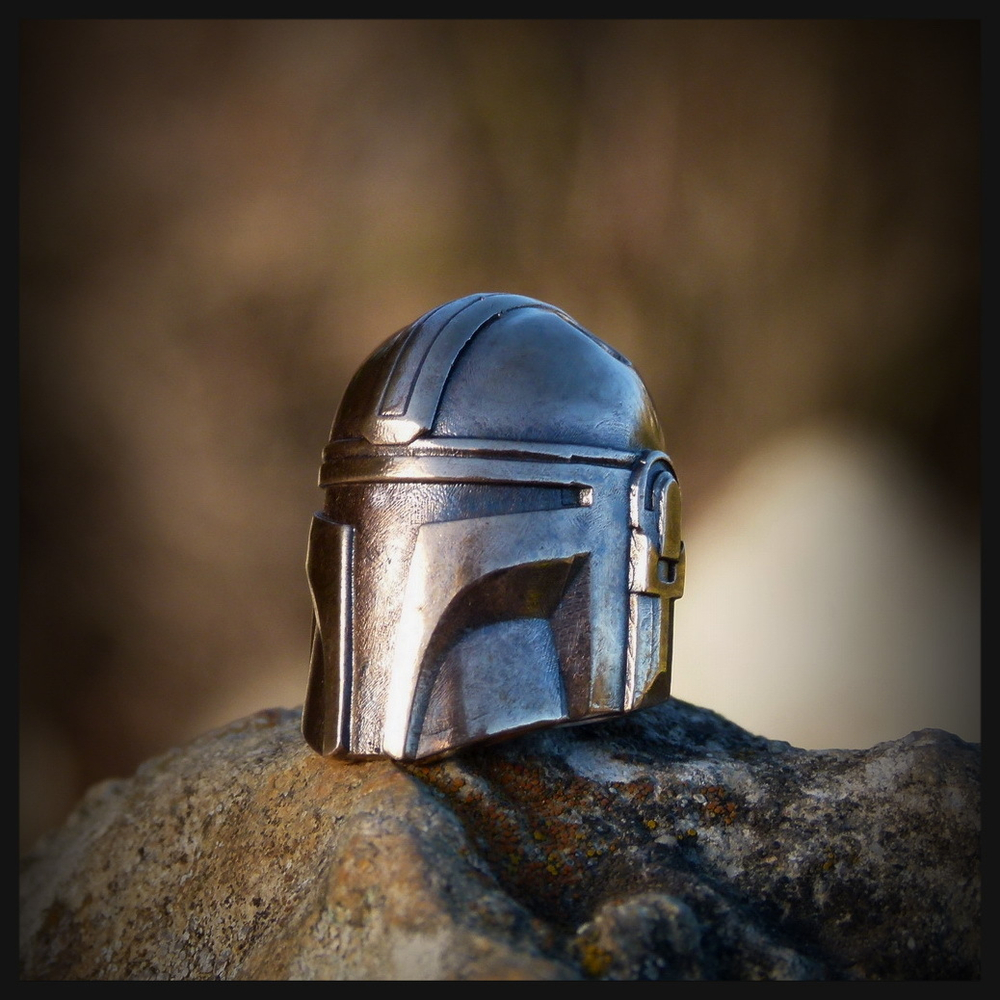 Бусина "Шлем Мандалорец" для темляков или браслетов , бронза