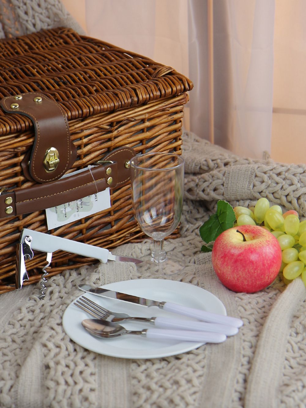 HOLYDAY BASKET Набор для пикника с термосумкой и пледом на 4 персоны