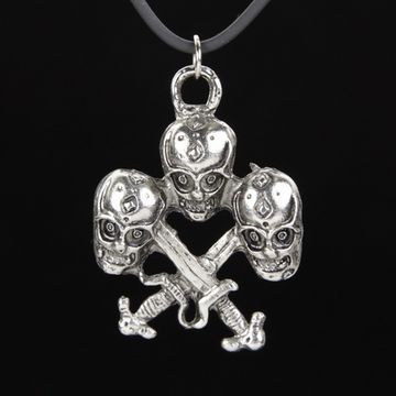 Кулон Черепа на кинжалах