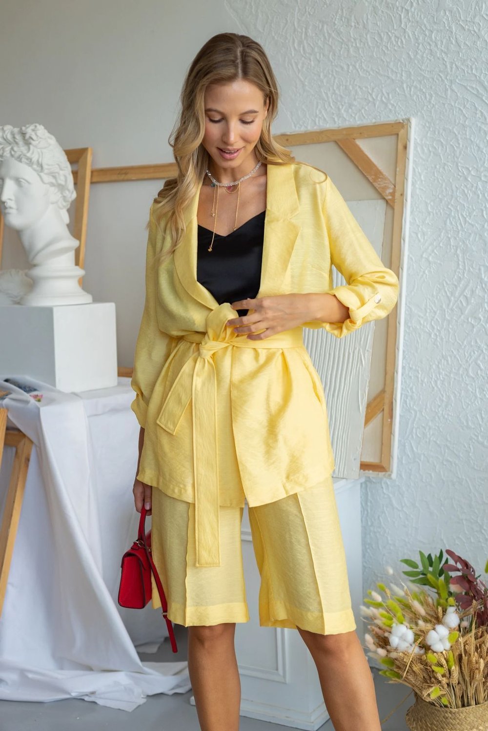 Костюм лимонный жакет и бермуды