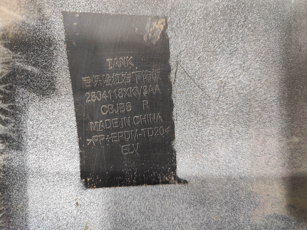 Накладка заднего бампера правая Tank 500 21-нв Б/У Оригинал 2804118XKV3AA