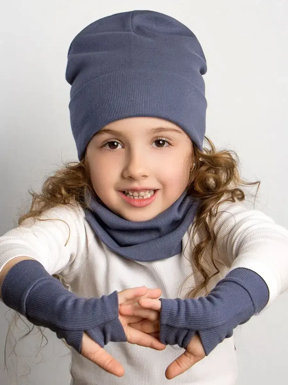 Шапка детская со снудом и митенками