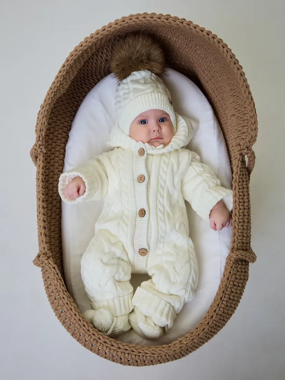 Вязаный конверт на выписку для новорожденного теплый