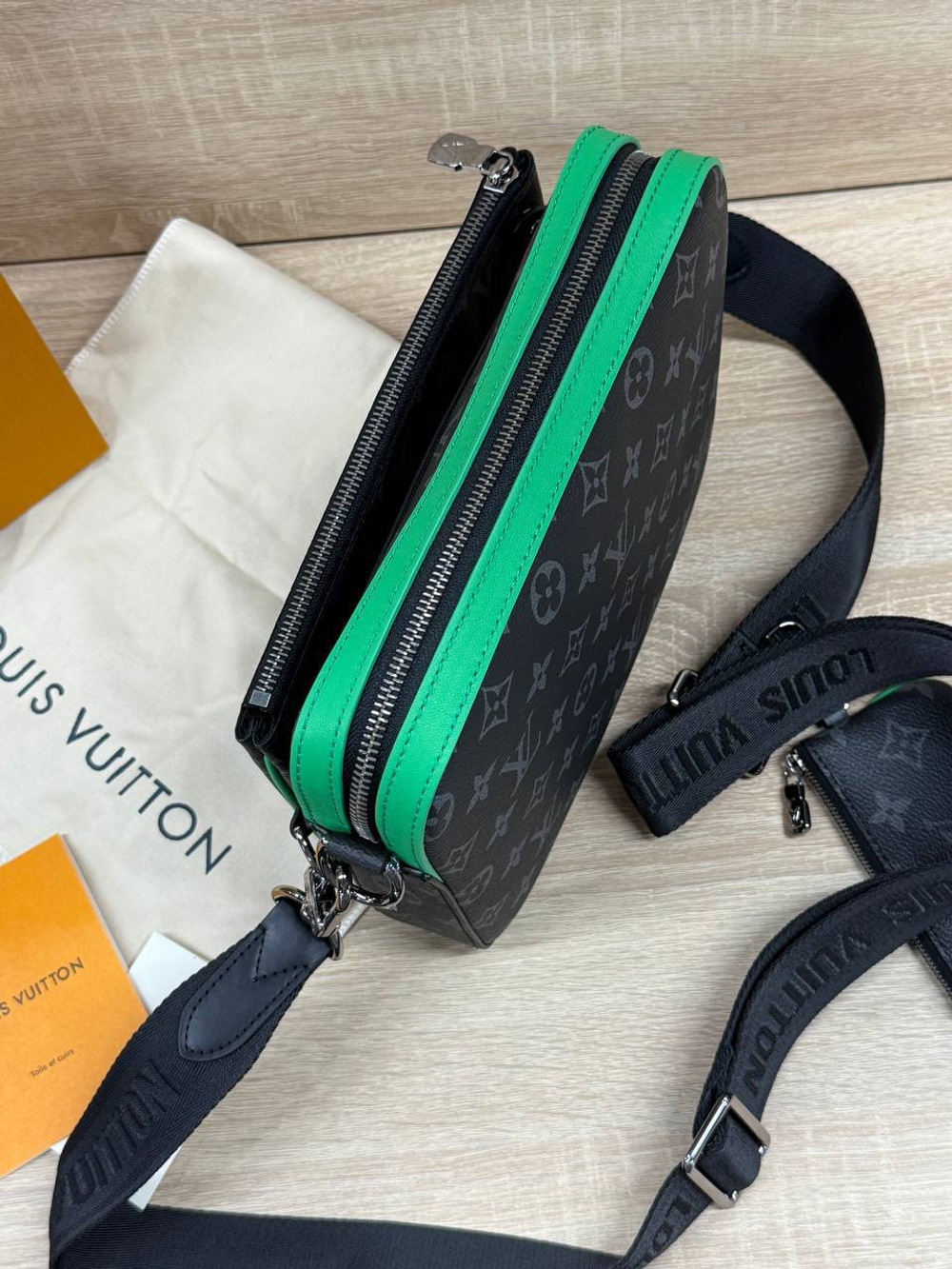 Сумка-мессенджер Louis Vuitton