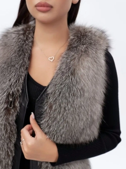 Жилет из натурального меха песца и натуральной кожи