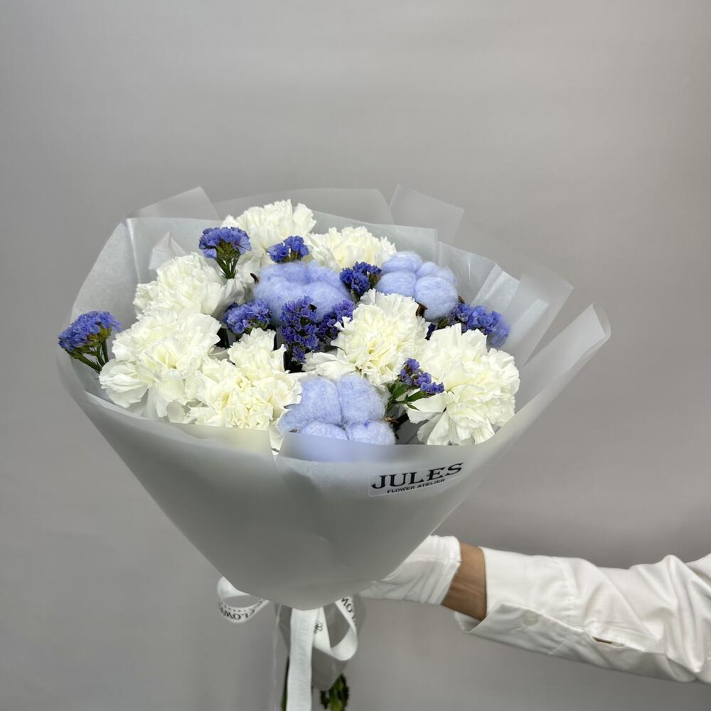 «Нежность в облаках» с диантусами и хлопком