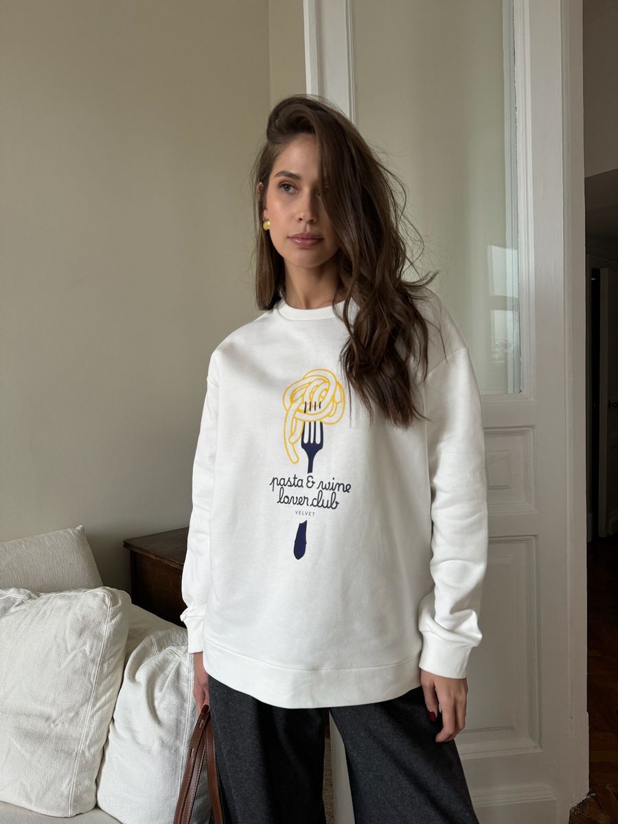 Свитшот из итальянского трикотажа молочный с принтом