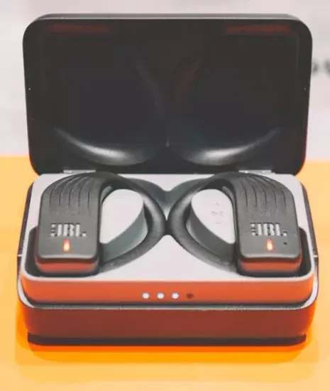 Беспроводные наушники JBL Endurance Peak Черный