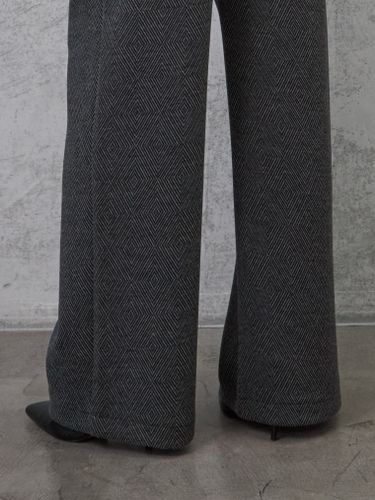 Прямые брюки темно-серого цвета с узором
