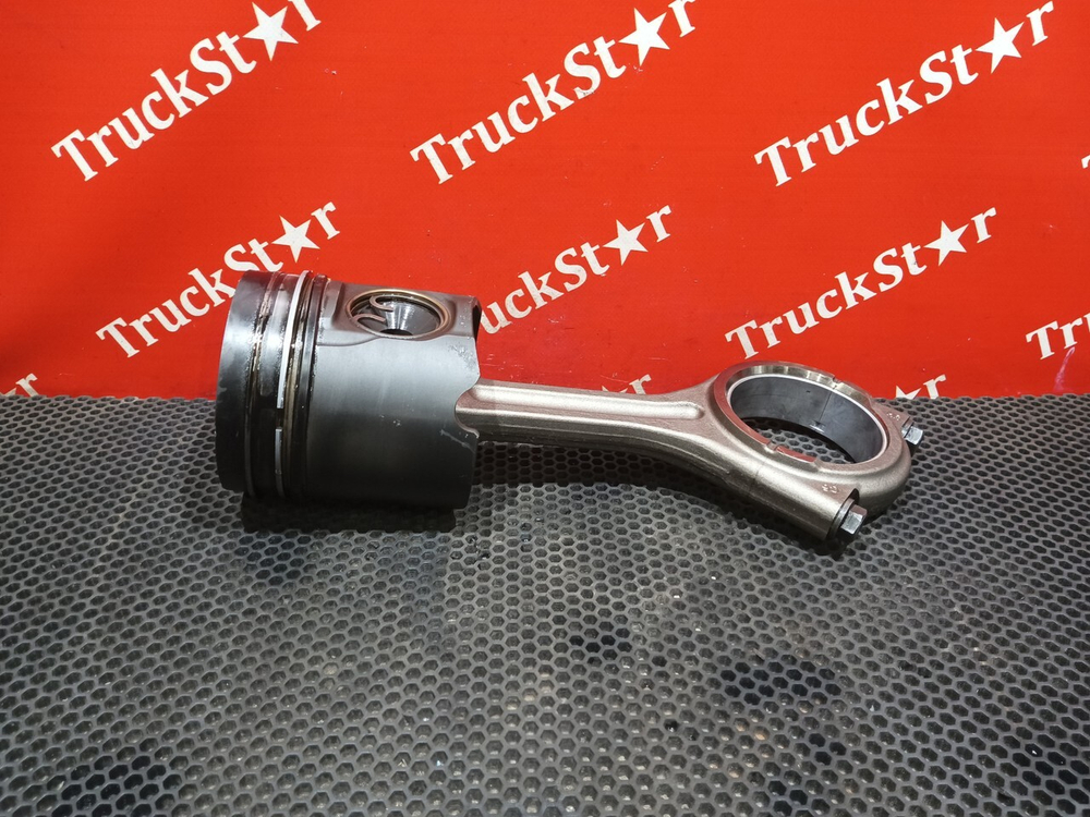 Поршень с шатуном 2017г.