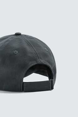 ZARA КЕПКА С НАШИВКОЙ В ВИДЕ БУКВЫ, СИНИЙ