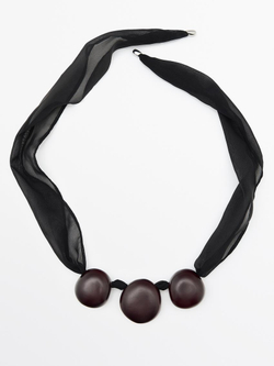 Massimo Dutti Ожерелье из ткани с деревянными бусинами, черный