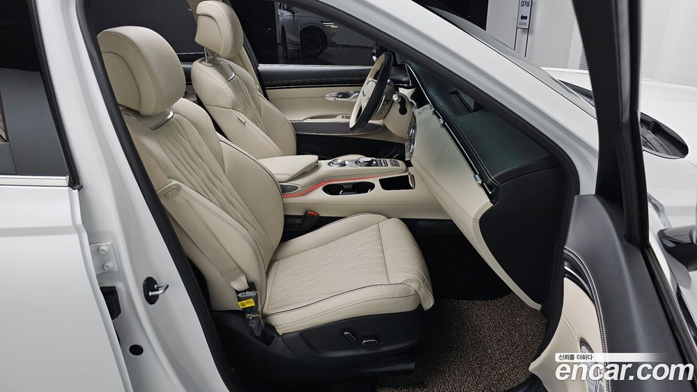 Genesis GV70 2.5T Бензин 2WD (08.2023)