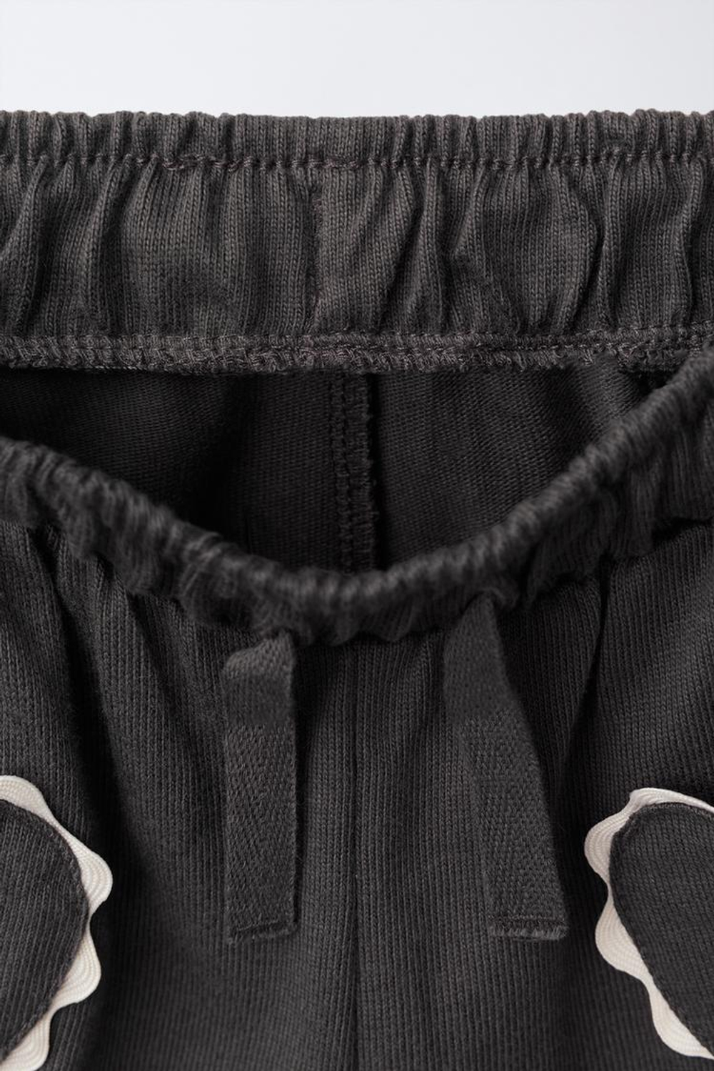 ZARA ШОРТЫ-БЕРМУДЫ «СЕРДЦЕ» С ВОЛНИСТЫМ КРАЕМ, АНТРАЦИТОВО-СЕРЫЙ