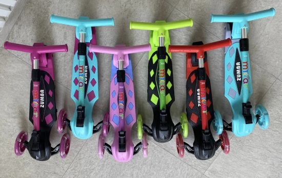 Самокат трехколесный со светящимися колесами Micar Zumba 2022 серый, голубой