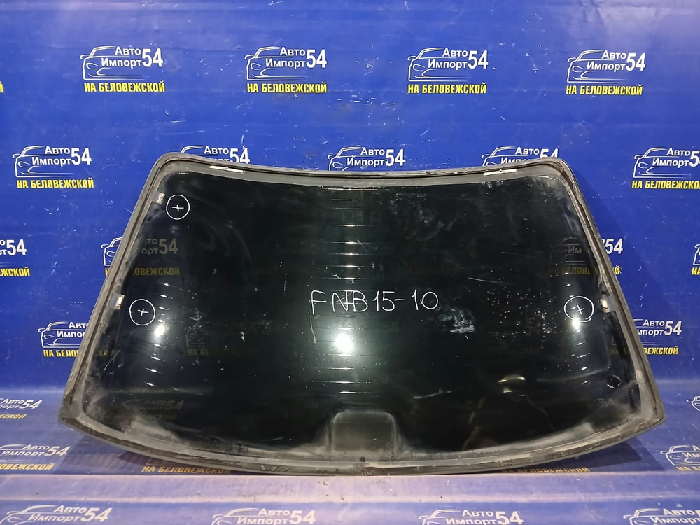 Стекло заднее NISSAN SUNNY 2000