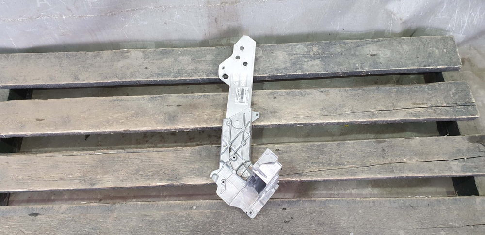 Кронштейн передней панели Mercedes GLC (X253) 15-21 Б/У Оригинал A2536210600