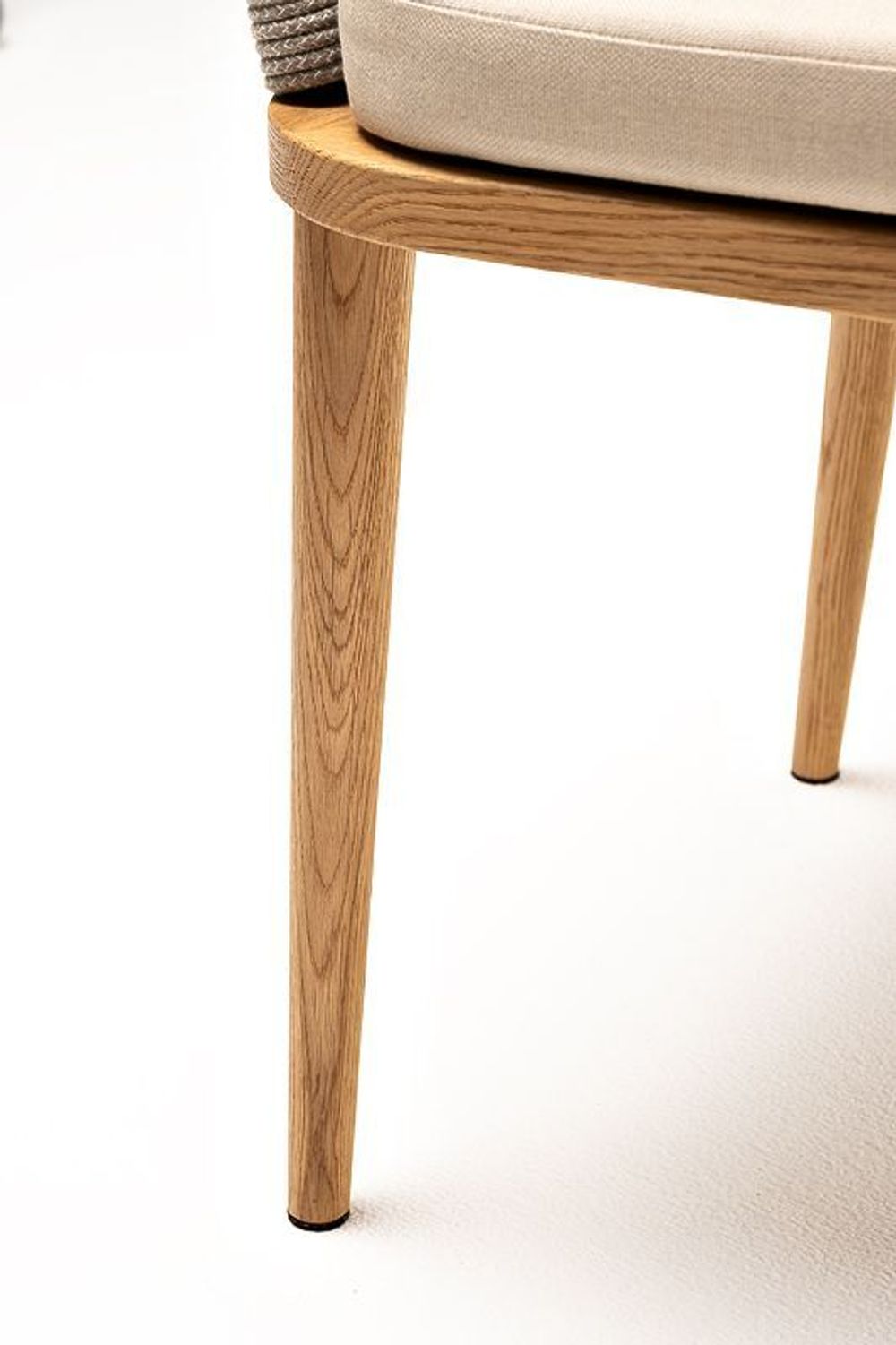 "Марсель" стул плетеный из роупа, основание дуб, роуп серый меланж круглый, ткань бежевая 052