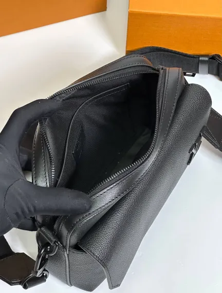 Мужской мессенджер Louis Vuitton Fastline из яловой кожи, черный
