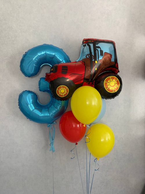 Цифра с фонтаном из шаров и трактором