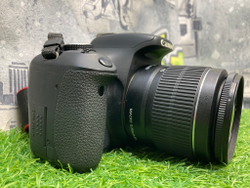 Canon 600D kit 18-55mm 3.5-5.6 III 25.700 кадров