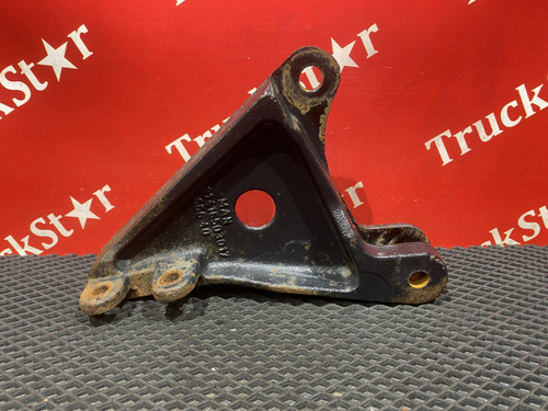 Кронштейн усилителя бампера левый 2018г