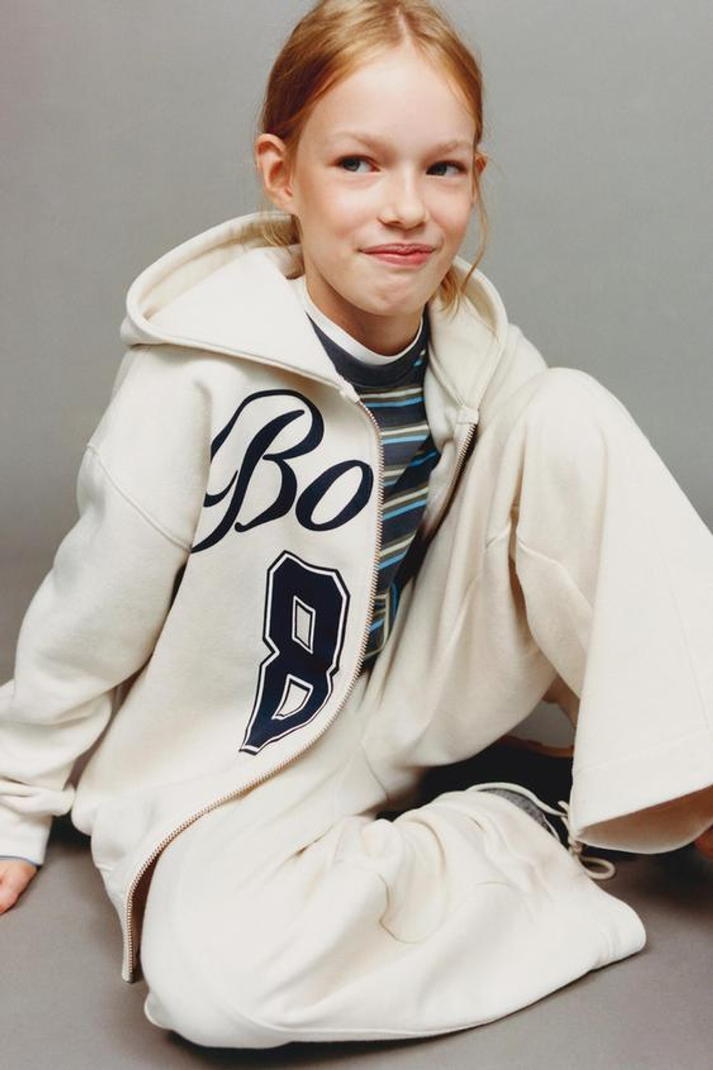 ZARA ТОЛСТОВКА С ПРИНТОМ И МОЛНИЕЙ, ЭКРЮ