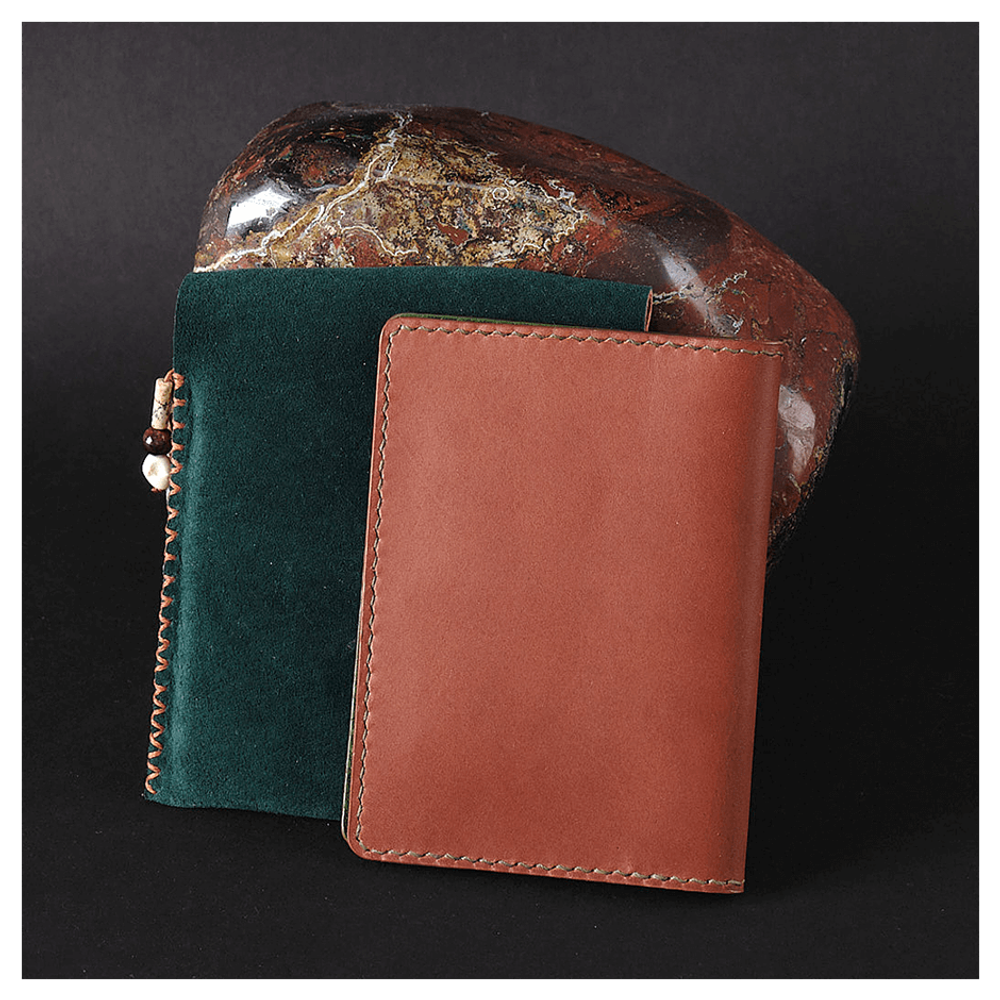 Кожаная обложка на паспорт «Шаманка» (фигура)