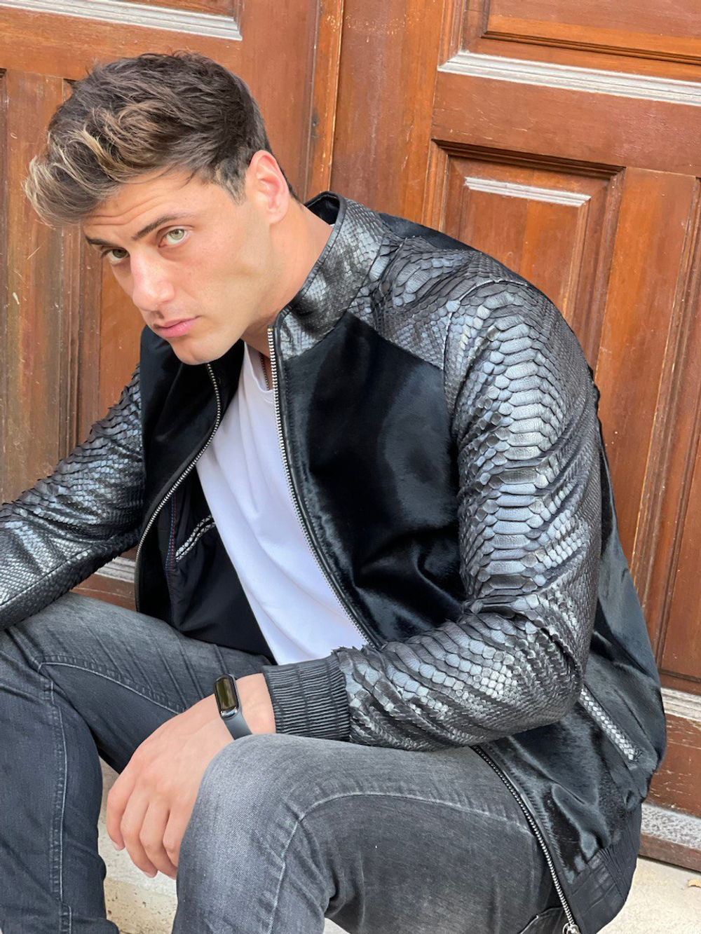 Кожаная куртка со вставками из питона