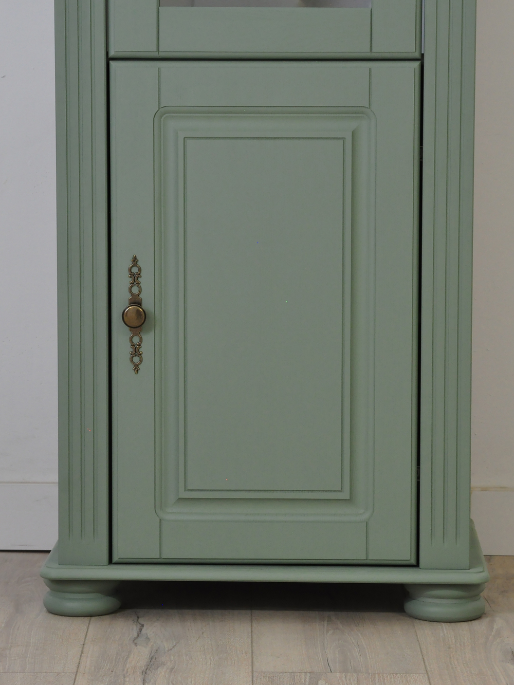 Шкаф-витрина Сюзанна из сосны, зеленый