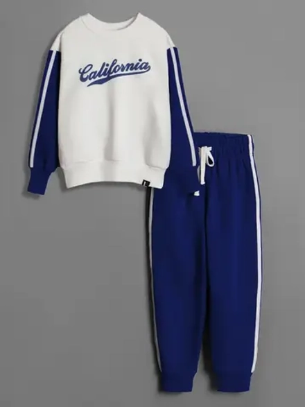 Спортивный костюм для мальчика в школу