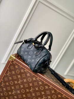 Louis Vuitton Speedy 18