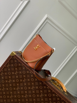 Louis Vuitton Lock and Walk