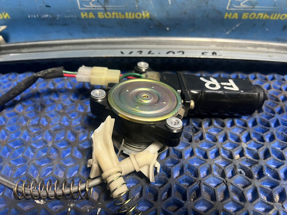 Стеклоподъемник передний правый MITSUBISHI PAJERO 1994