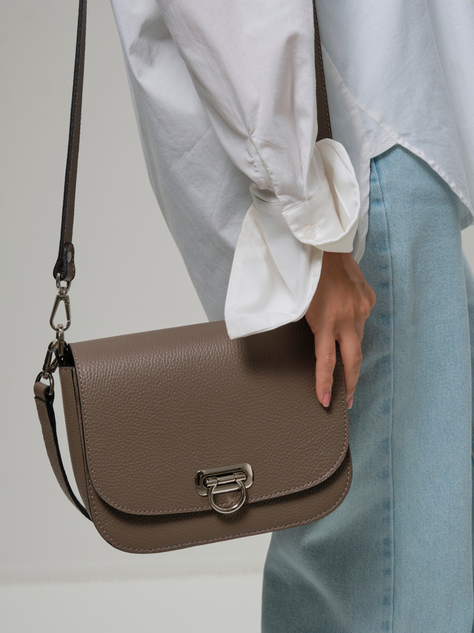 Сумка кожаная кросс-боди тауп