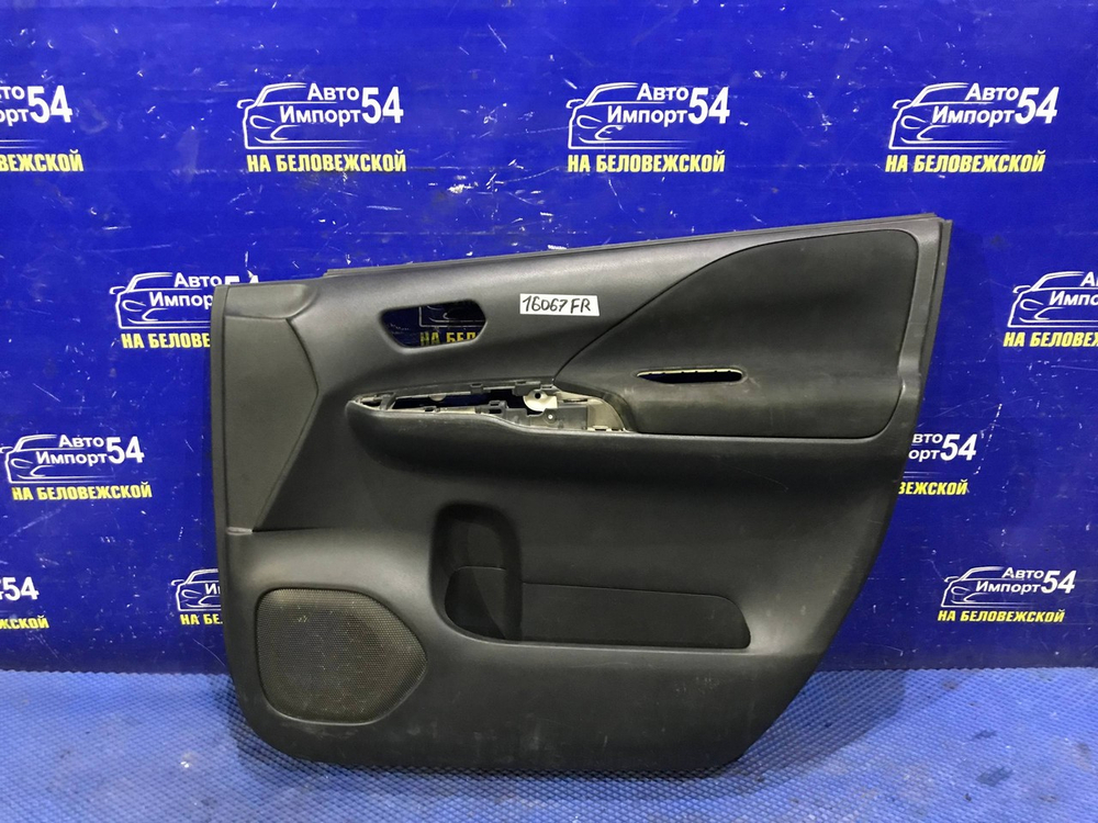 Обшивка двери NISSAN SERENA 2016-2022