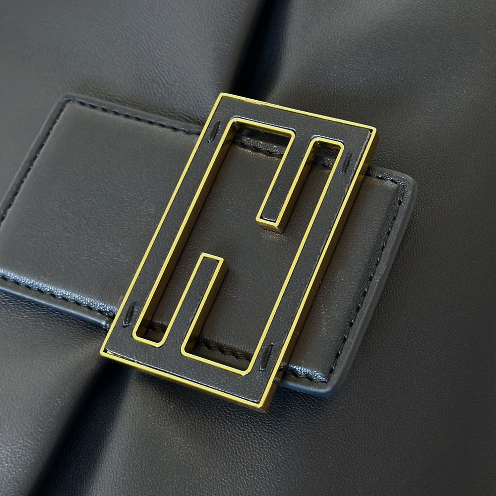 Fendi Large Mamma Baguette 31 cm