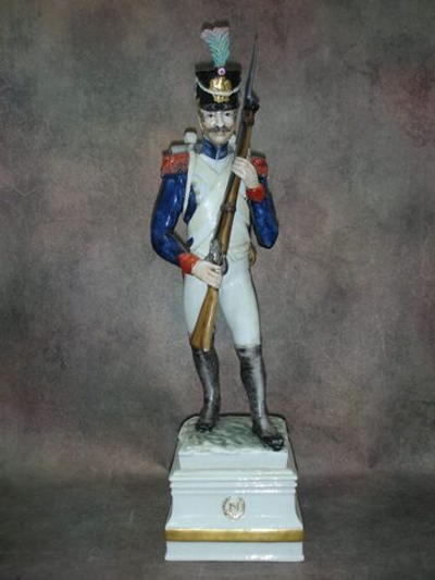 Статуэтка. Фарфор. Солдат. Фузилер пехотного полка. Cacciapuoti. Италия
